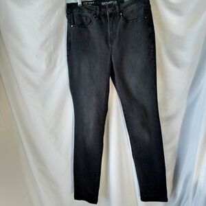 Mid-Rise Black Skinny Jeans